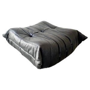 Pouf Togo en cuir noir de Ligne Roset, France, années 1980